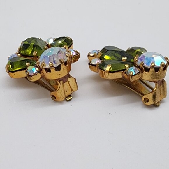 Vintage Austrian Rhinestone Clip-on Earrings on Gold Tone Metal Green and Irides - Picture 8 of 15